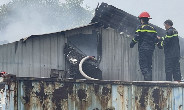 Xưởng bánh kẹo ở TP Thủ Đức cháy lớn, nhiều tài sản bị thiêu rụi