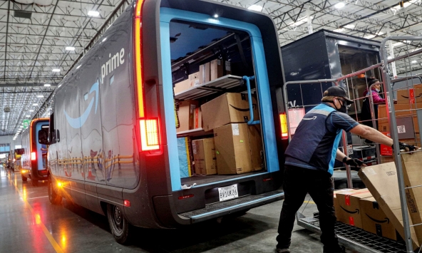 Mỹ có thêm 253.000 việc làm mới trong tháng 4, bất chấp lo ngại suy thoái kinh tế