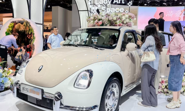 Ngành công nghiệp xe điện của Trung Quốc chuẩn bị cho một cuộc cải tổ khi giá lao dốc