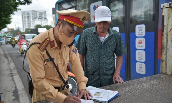 Từ ngày 5/5, chậm nộp phạt vi phạm giao thông sẽ bị tính lãi theo ngày