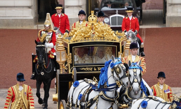 Vua Charles III và Hoàng hậu Camilla đăng quang trong buổi lễ lịch sử