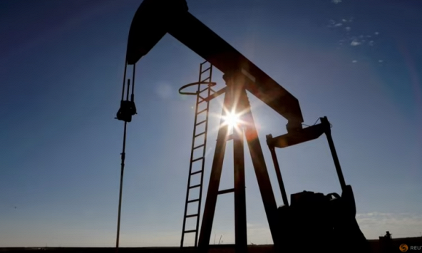 Giá dầu nhích lên sau tuần giảm mạnh