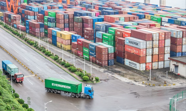 Xuất khẩu của Trung Quốc tăng chậm lại trong tháng 4