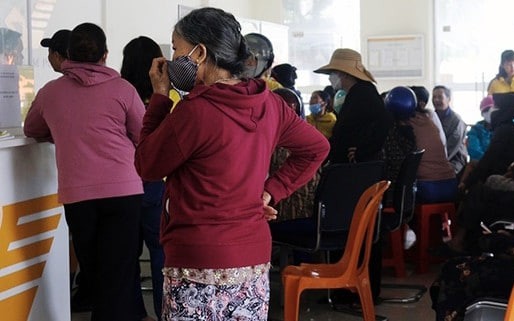 Tin đồn thất thiệt khiến người dân đổ xô đi rút tiền tiết kiệm tại bưu điện huyện