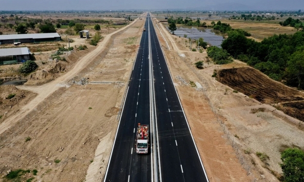 Bộ GTVT đề xuất cho thí điểm thu phí 9 tuyến cao tốc do Nhà nước đầu tư