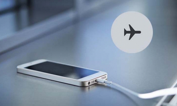Lý do khi ngủ bạn nên để điện thoại ở chế độ máy bay?