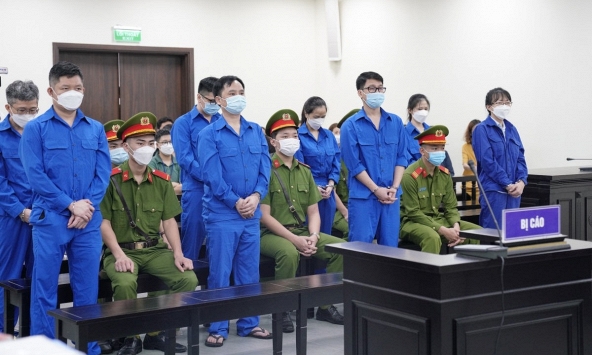 Vụ thao túng thị trường chứng khoán: 'Ảo thuật biến hóa' trong 'Hệ sinh thái Louis Holdings'