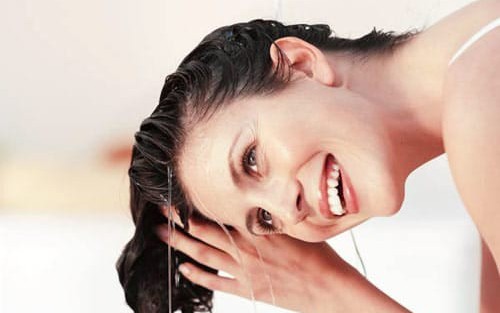 Đây là cách trị tóc bị gàu, nấm và dễ gãy rụng