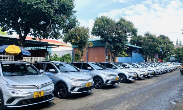 Lado Taxi mua thêm 300 xe VF 5 Plus, nâng đội xe điện lên gần 1.000 chiếc