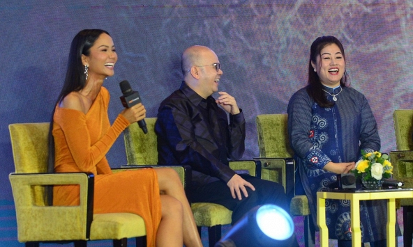 Hoa hậu Hoàn vũ H'hen Niê dẫn chương trình tại Top Chef Việt Nam 2023