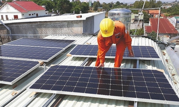 EVN kiến nghị sớm hướng dẫn phát triển điện mặt trời mái nhà không phát lên lưới