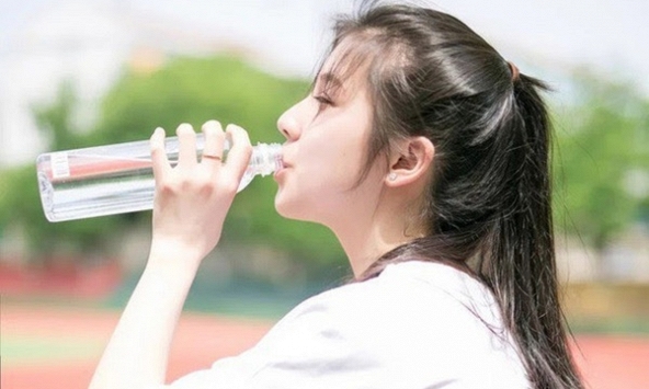 5 loại nước nên uống vào mùa hè, vừa bổ sung điện giải lại giúp cơ thể tránh bị mất nước