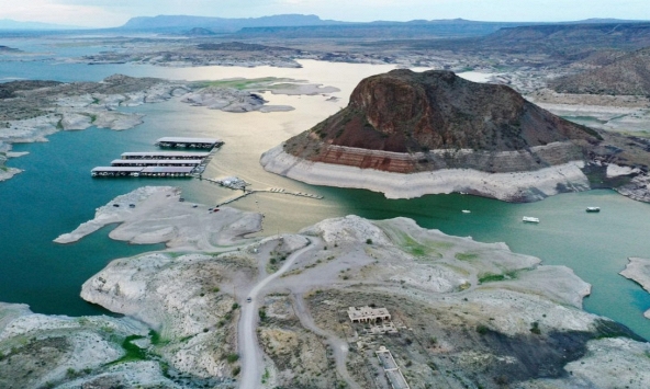 Những hồ nước khô cạn khắp nơi trên khắp thế giới