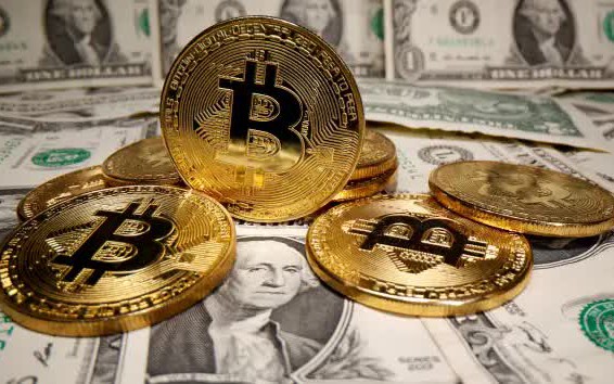 Bitcoin trượt dốc khi các cuộc đàm phán trần nợ đè nặng lên các nhà đầu tư 