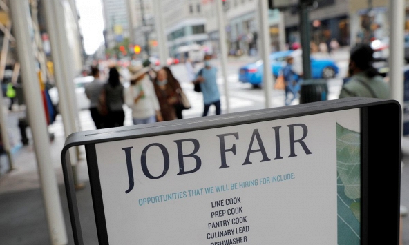 Thị trường lao động Mỹ vẫn mạnh, GDP quý 1 điều chỉnh tăng lên 1,3%