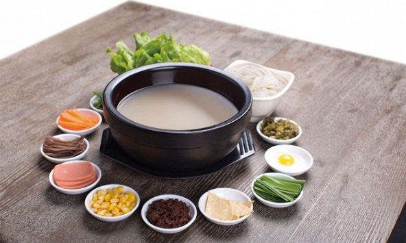 Độc đáo món 'bún qua cầu' ở Vân Nam, Trung Quốc