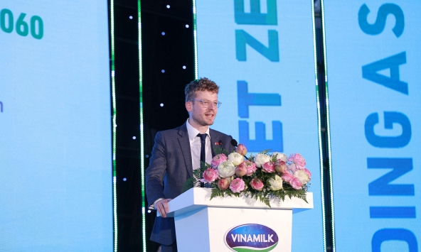 Vinamilk là Công ty sữa đầu tiên tại Việt Nam có nhà máy và trang trại đạt chứng nhận trung hòa carbon