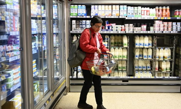 Chính phủ Anh yêu cầu các siêu thị áp trần giá các mặt hàng thực phẩm
