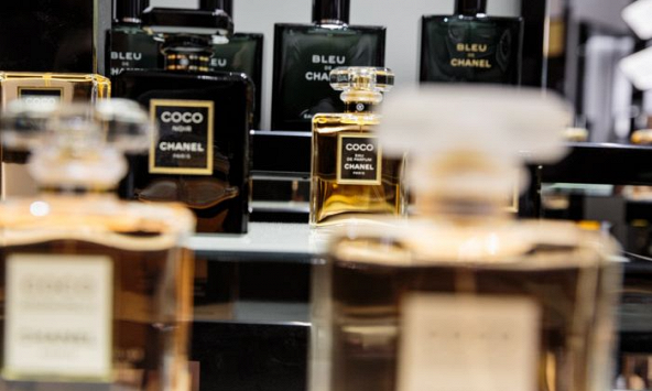 Thương hiệu xa xỉ không chỉ bán cho giới siêu giàu