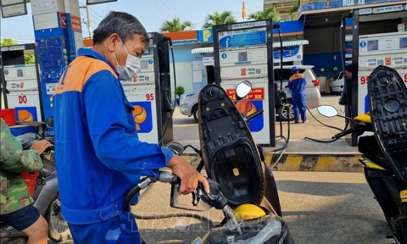 Giá xăng RON 95 tăng hơn 500 đồng/lít