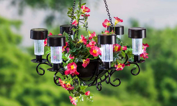 Tận dụng những đồ vật có sẵn để làm mới ban công nhỏ hẹp