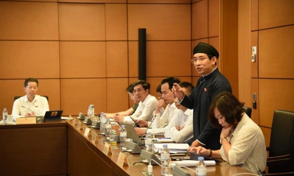 Tranh cãi việc ĐBQH đề xuất mặc áo dài ngũ thân đi họp