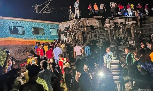 Tai nạn đường sắt kinh hoàng tại Ấn Độ, ít nhất 233 người thiệt mạng