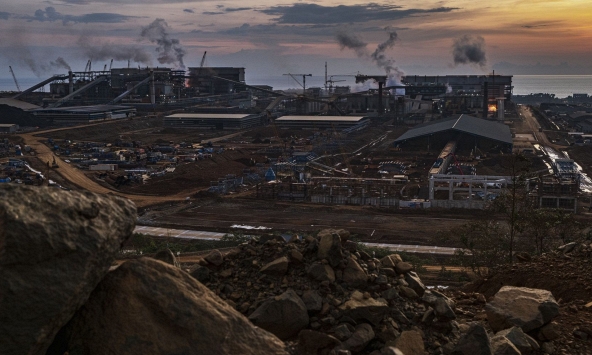 Các nhà sản xuất xe điện đối mặt với nguy cơ giá kim loại pin tăng vọt