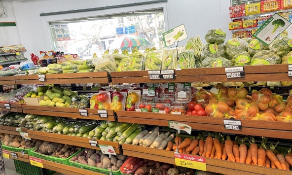 Nhiều loại rau tại Đà Lạt tăng giá do mưa kéo dài