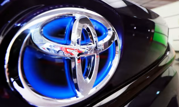 Toyota sẽ tung ra xe điện chạy pin thể rắn ngay sau năm 2027