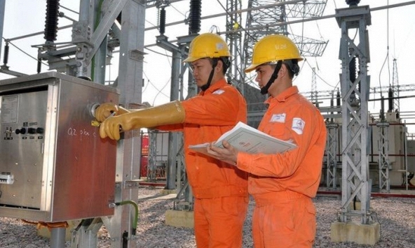 Hàng loạt hồ cạn nước, thủy điện thiếu hụt 5.000 MW