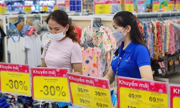 Siêu thị bùng nổ khuyến mại, giảm giá đến 60%
