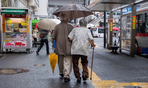 Hệ thống chăm sóc sức khỏe của Nhật Bản không theo kịp thực trạng già hóa dân số