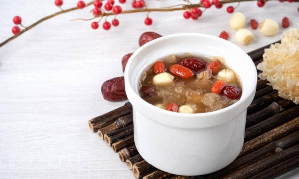 Tuyết yến - món ăn đầy bổ dưỡng được ví như 'tổ yến thực vật' nhưng cần lưu ý khi sử dụng với mẹ bầu