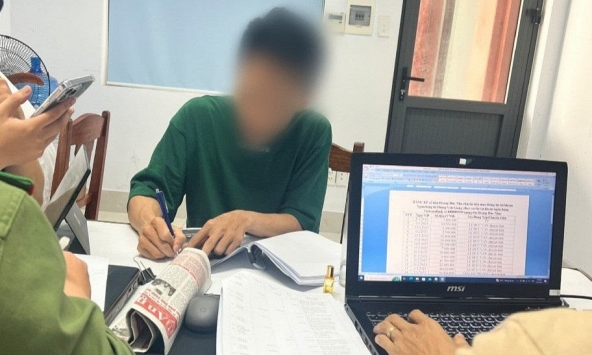 Triệt phá đường dây mua bán trái phép thông tin tài khoản ngân hàng