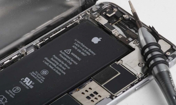 EU buộc các nhà sản xuất smartphone phải sử dụng pin có thể tháo rời