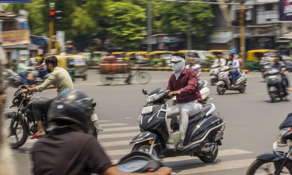 Trận chiến chống lại cái nóng khắc nghiệt của một thành phố Ấn Độ