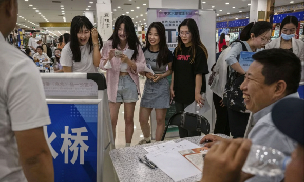 Trung Quốc cắt giảm lãi suất cho vay: Nỗ lực hỗ trợ nền kinh tế