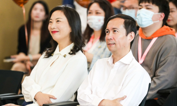 Alibaba bất ngờ thay chủ tịch, CEO