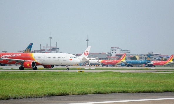 Bộ GTVT lý giải việc chưa bỏ giá trần vé máy bay