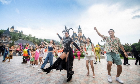 Chờ đợi gì từ nếu màn kết hợp đỉnh cao giữa nghệ sĩ Việt và siêu sao tỉ view Chalie Puth diễn ra tại 8Wonder?