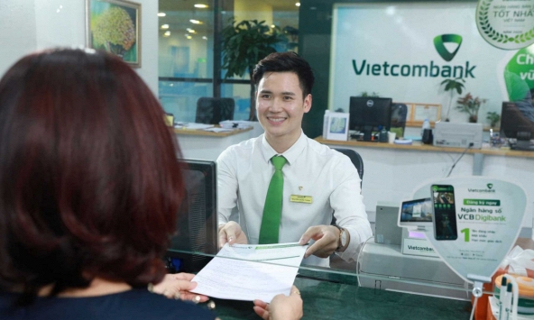 Vietcombank bất ngờ tăng phí dịch vụ thẻ ngân hàng từ 1/7