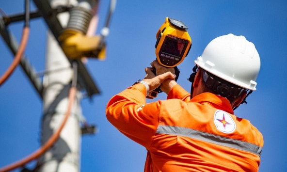 Thủ tướng yêu cầu cung ứng đủ điện cho sản xuất, tiêu dùng