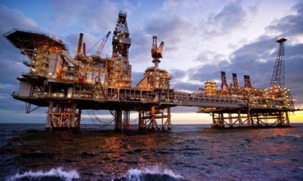 Giá xăng dầu hôm nay 4/7: Tăng mạnh do nguồn cung giảm