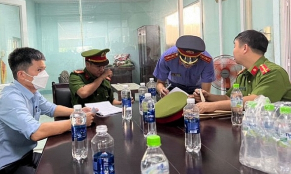 Nhận hối lộ, 2 Phó Giám đốc Trung tâm đăng kiểm ở Quảng Bình bị bắt