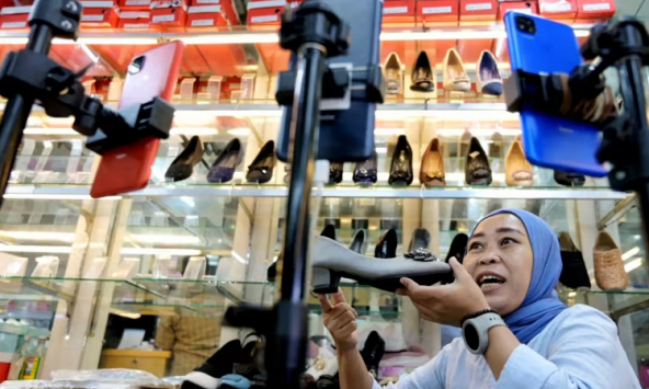 Bùng nổ thương mại điện tử khiến các trung tâm mua sắm của Indonesia gặp khó