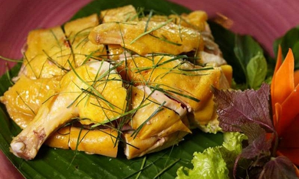 Cách làm gà hấp lá chanh muối hột thơm ngon chuẩn vị