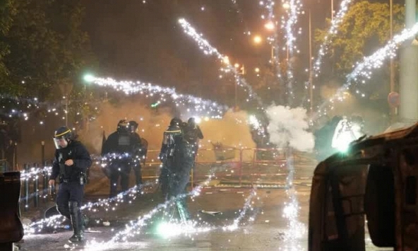 Sau bạo loạn, Pháp cấm bán pháo hoa dịp lễ quốc khánh 14/7