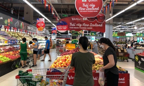 Sôi động thị trường bán lẻ trái cây nhập khẩu