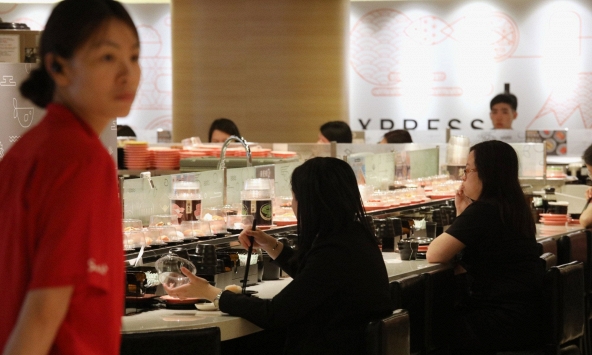 Các nhà hàng Nhật Bản ở Hồng Kông ảnh hưởng nặng nề vì kế hoạch xả nước thải của Fukushima